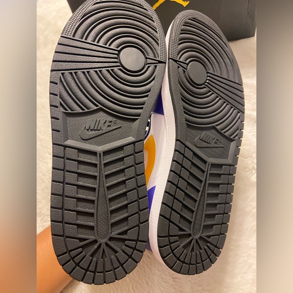 New Air Jordan 1 Mid Men's Shoes size 10.5 dark concord/white/black/taxi lakers - Picture 7 of 12